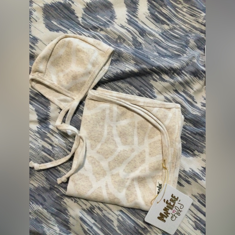 NWT Maniere baby blanket and bonnet set